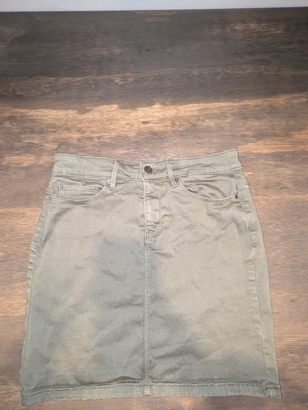 Mid Rise Mini Skirt